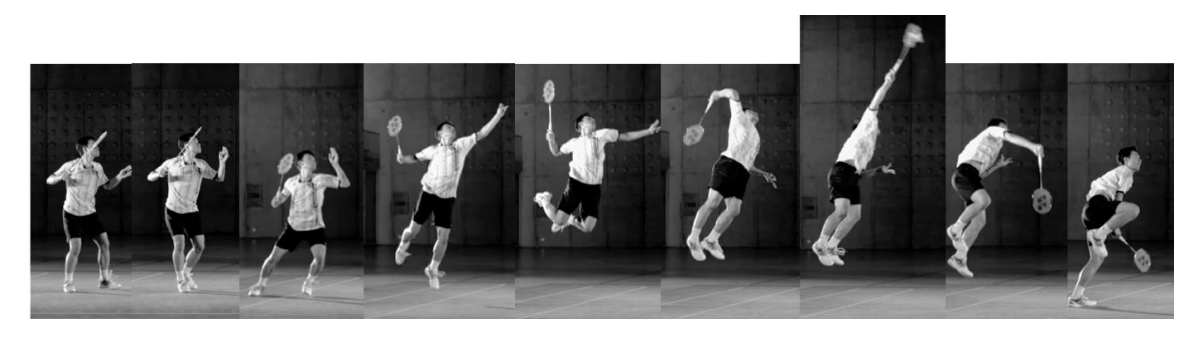 Mehrfachaufnahme: Badmintonspieler springt und schlägt in einer Sporthalle.